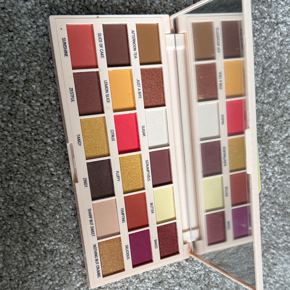 Makeup Revolution Sunset Glam Eyeshadow Palette